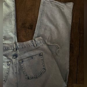 Mid waist Ripped mom jeans